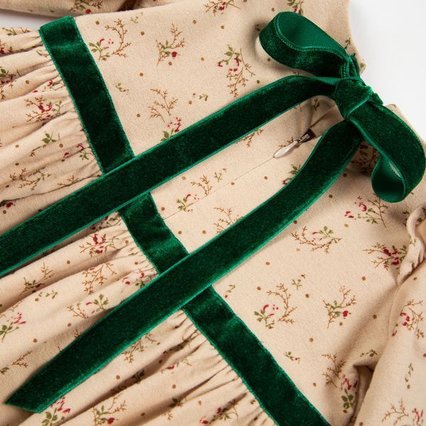Сукня для дівчинки святкова з рюшами та квітковим принтом Trendy Tot 03-01299 бежевий 104 см (4 роки) 03-01299-59394 фото &ndash; купити в Trendy Tot